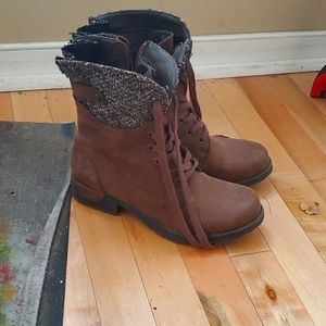 Casual walking boots